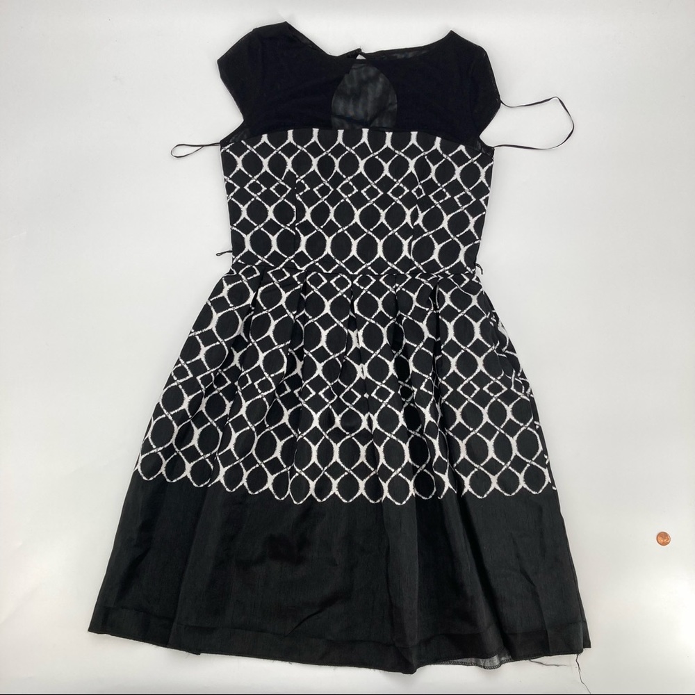 Just…Taylor Black and White A-Line Dress - Size 4